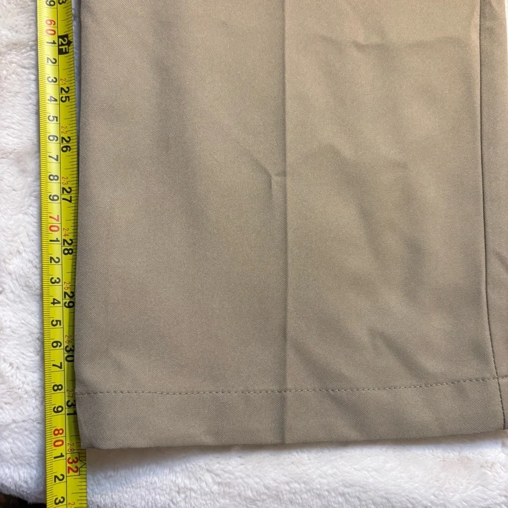 Haggar Men's Chinos 36 x 32 Khaki Lightweight Classic Fit Cool 18 Pro - Picture 10 of 10